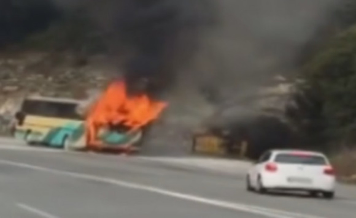 Φωτιά σε λεωφορείο μαθητών