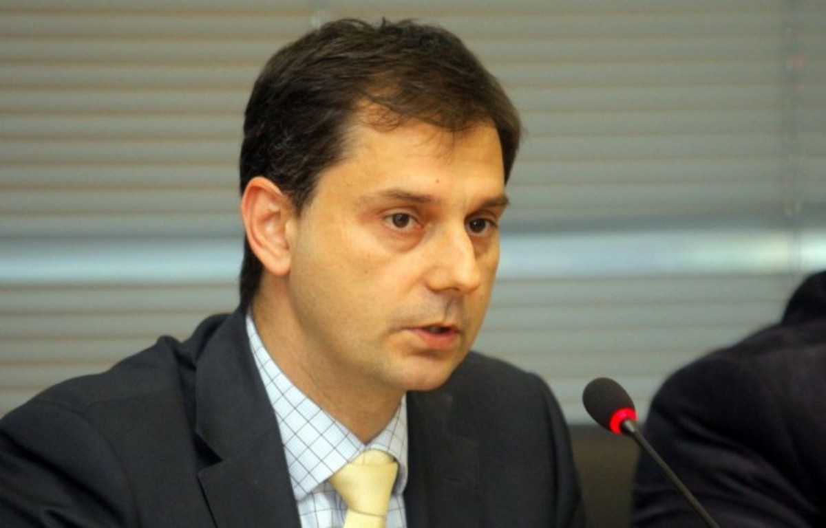 Ο Θεοχάρης κλείνει το Νεώριο Σύρου με αίτηση κατάσχεσης προκαλώντας οργή