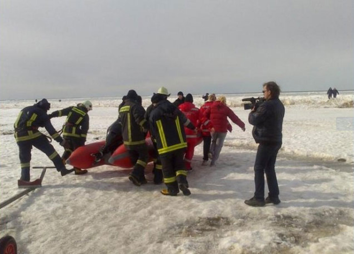 Λετονία: Αίσιο τέλος για πάνω από 200 ανθρώπους που είχαν παρασυρθεί στ’ ανοιχτα σε κομμάτια πάγου!