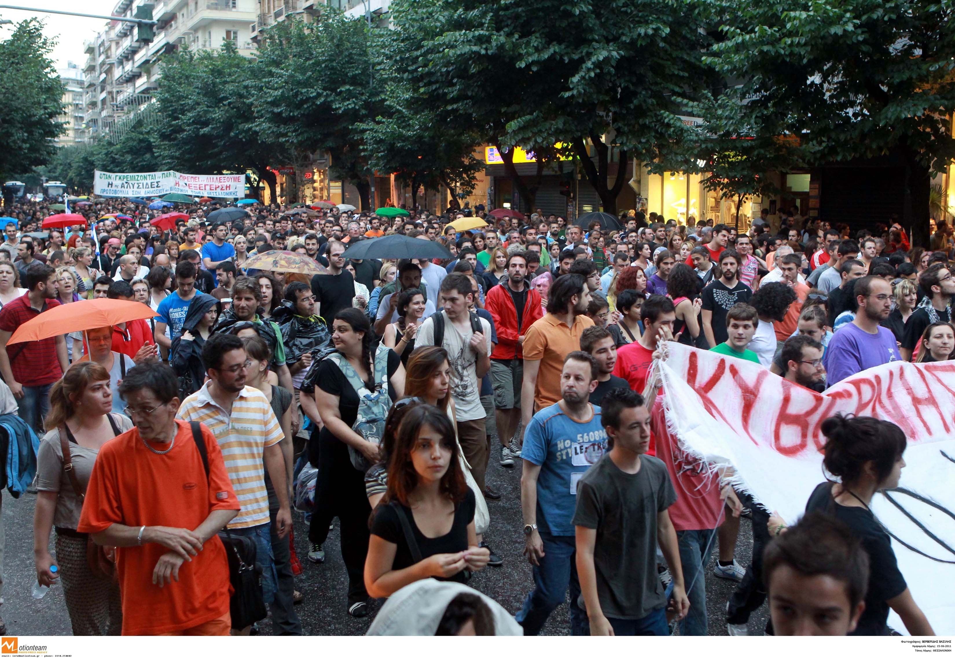 Χιλιάδες Αγανακτισμένοι Θεσσαλονικείς ξεχύθηκαν στους δρόμους