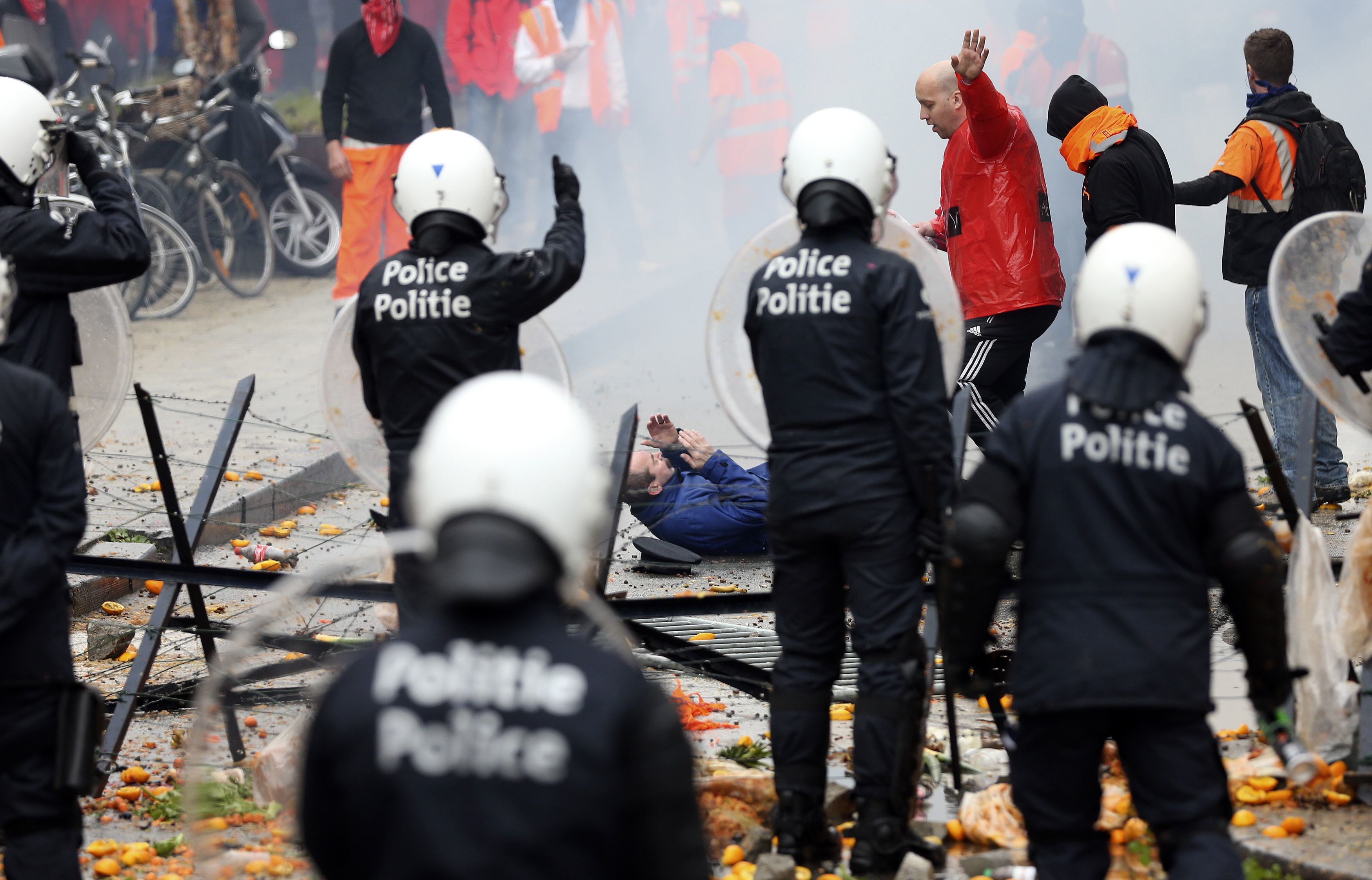 Ογκώδεις διαδηλώσεις και 28 τραυματίες στις Βρυξέλλες (ΦΩΤΟ)