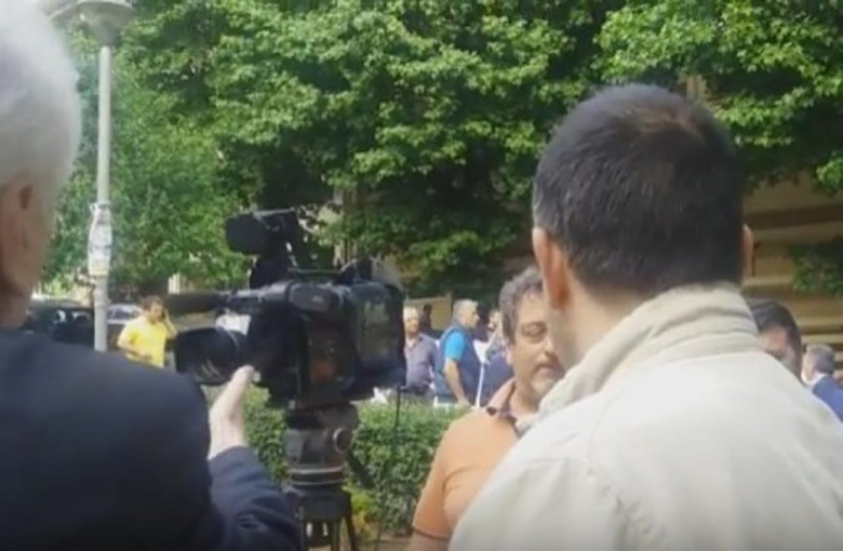 Αποδοκιμασίες συνταξιούχων σε βουλευτή του ΣΥΡΙΖΑ