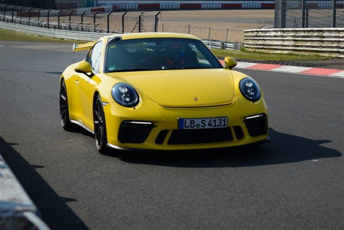Δείτε τη νέα Porsche 911 GT3 να «διαλύει» τα χρονόμετρα στην πίστα του Nürburgring [vid]