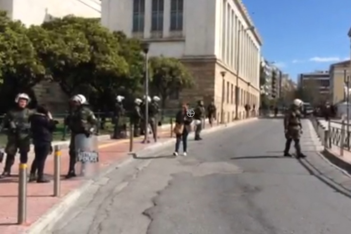 Αντιεξουσιαστές κατέλαβαν την Πρυτανεία