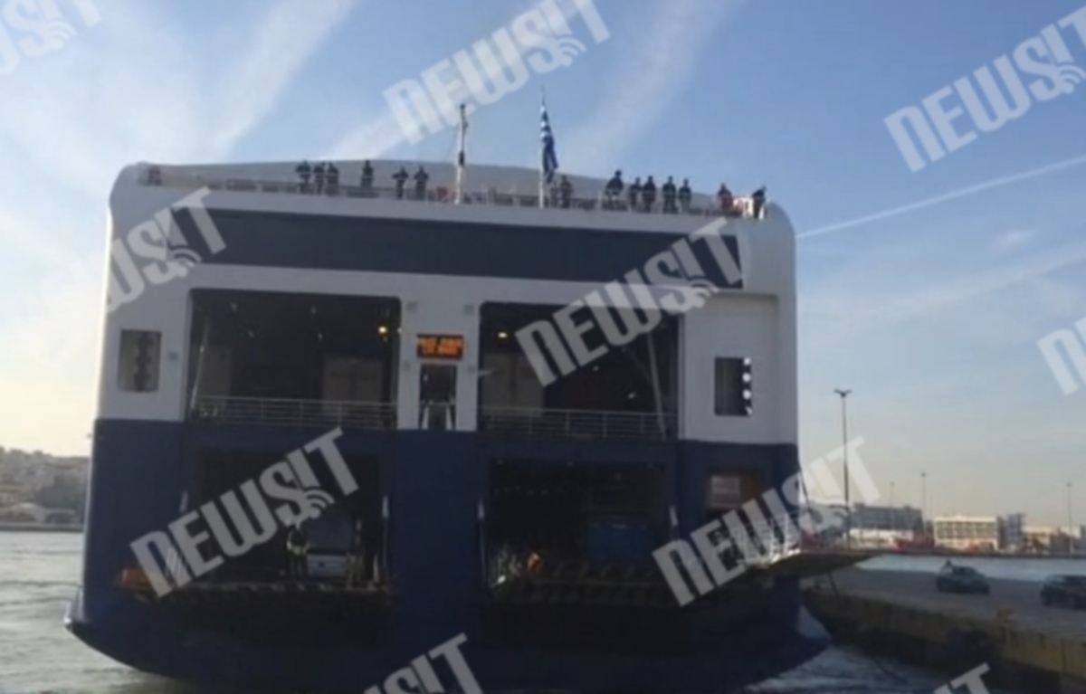 Άφιξη διασωθέντων στον Πειραιά