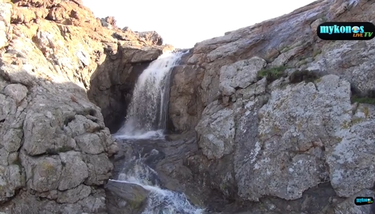 ”Καταρράκτης” στη Μύκονο