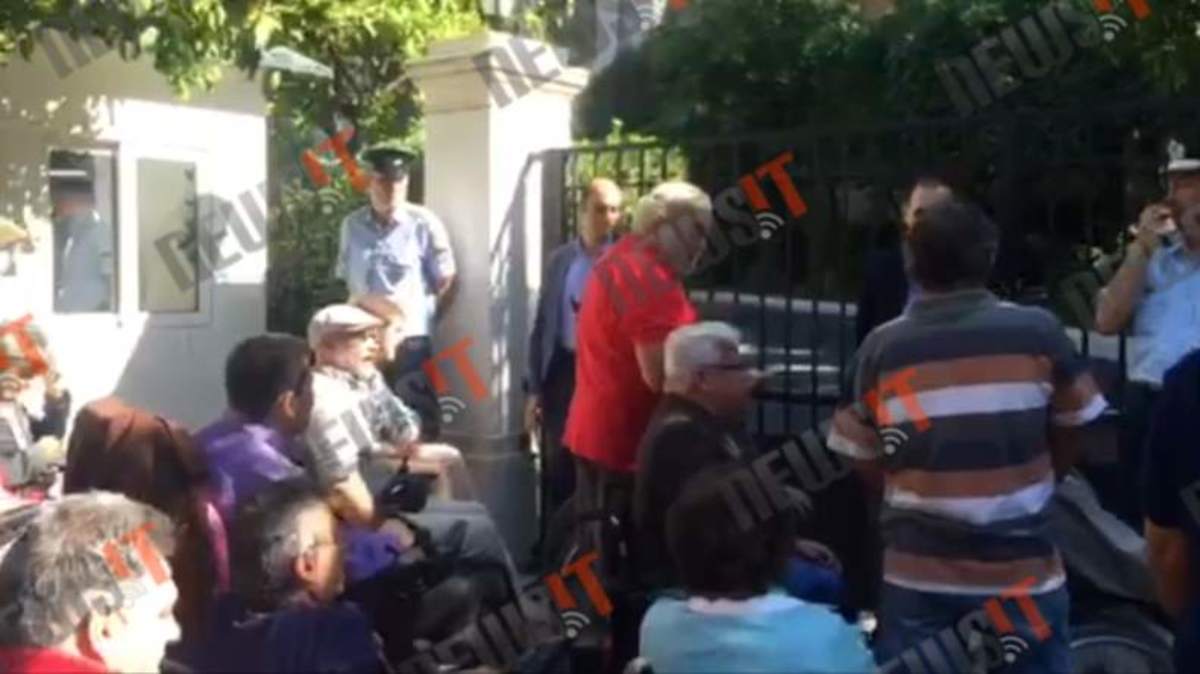 Συγκέντρωση αναπήρων στο Μαξίμου