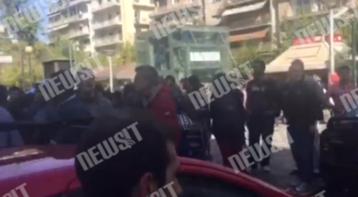 Μεταφορά προσφύγων από πλ.Βικτωρίας