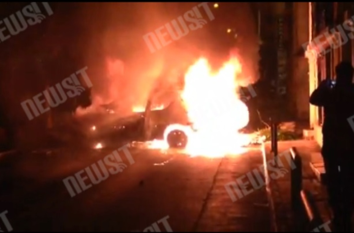 Έβαλαν φωτιά σε αυτοκίνητο