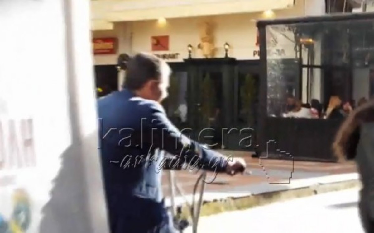 Βόλτα Θεοδωράκη με ποδήλατο