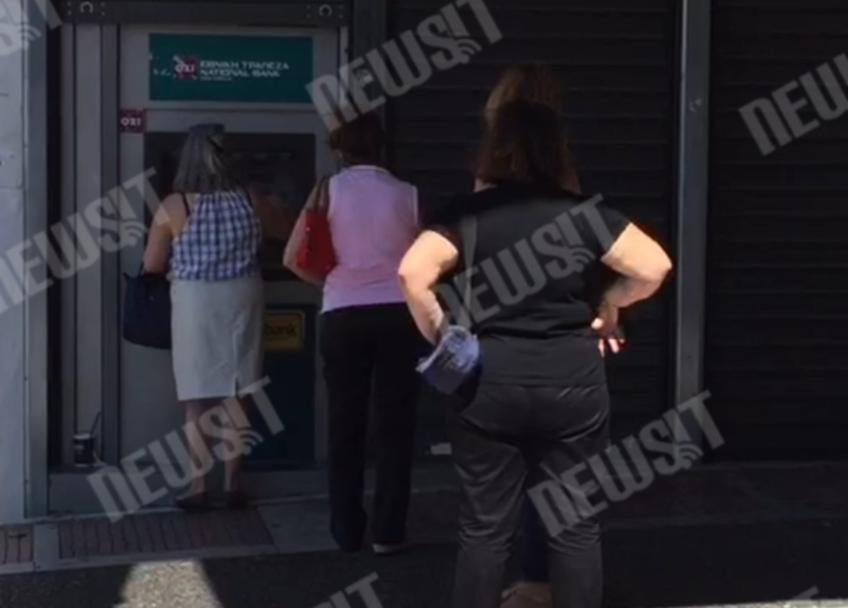 Δημοψήφισμα με…ουρές στα ΑΤΜ