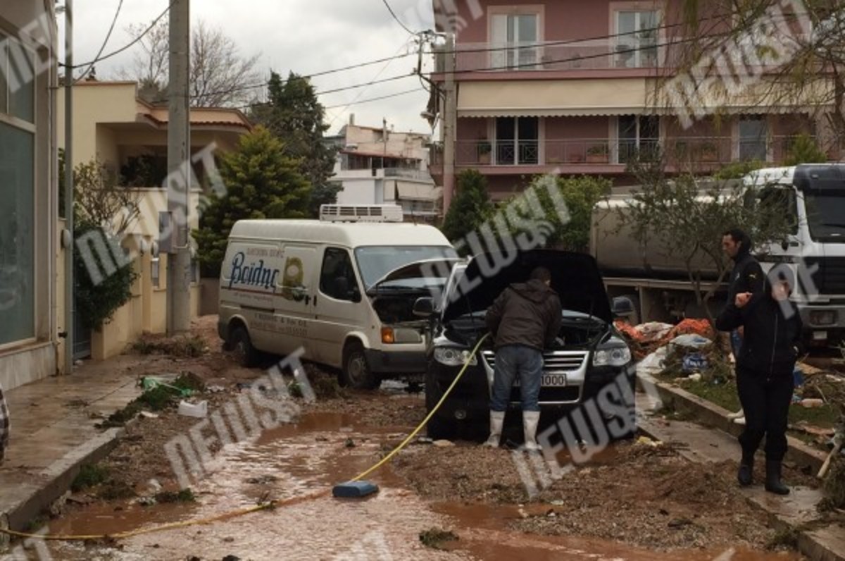 Ανυπολόγιστες κατάστροφες στη Μάνδρα