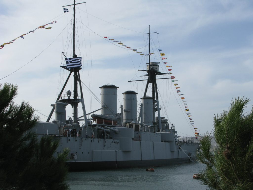 Το πλωτό ναυτικό μουσείο, θωρηκτό Γ. Αβέρωφ, υποδέχεται με συναυλία την Αυγουστιάτικη πανσέληνο