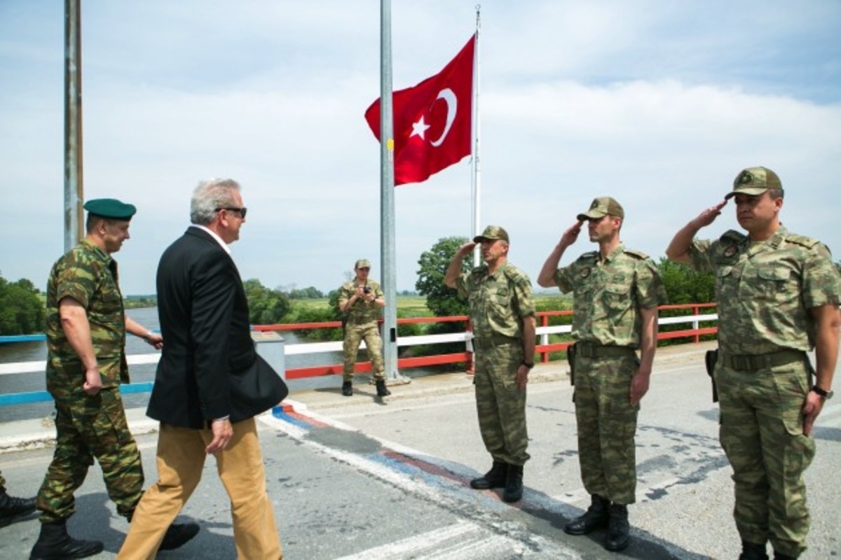 “Βάρεσαν” προσοχή οι Τούρκοι στον Αβραμόπουλο που πήγε και σε μειονοτικό χωριό