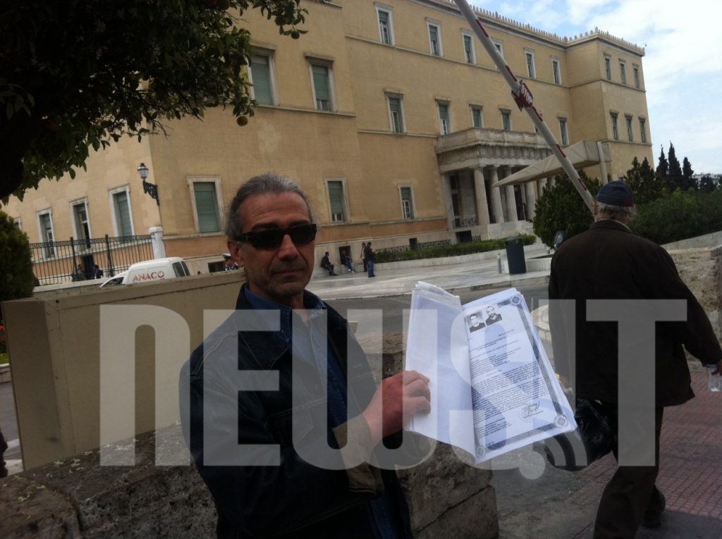 Μεταβιβάζουν τις άδειες τους στον Πρωθυπουργό! Δείτε φωτογραφίες και βίντεο