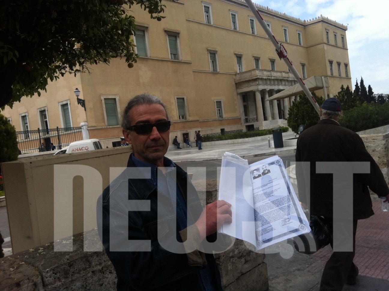 Μεταβιβάζουν τις άδειες τους στον Πρωθυπουργό! Δείτε φωτογραφίες και βίντεο