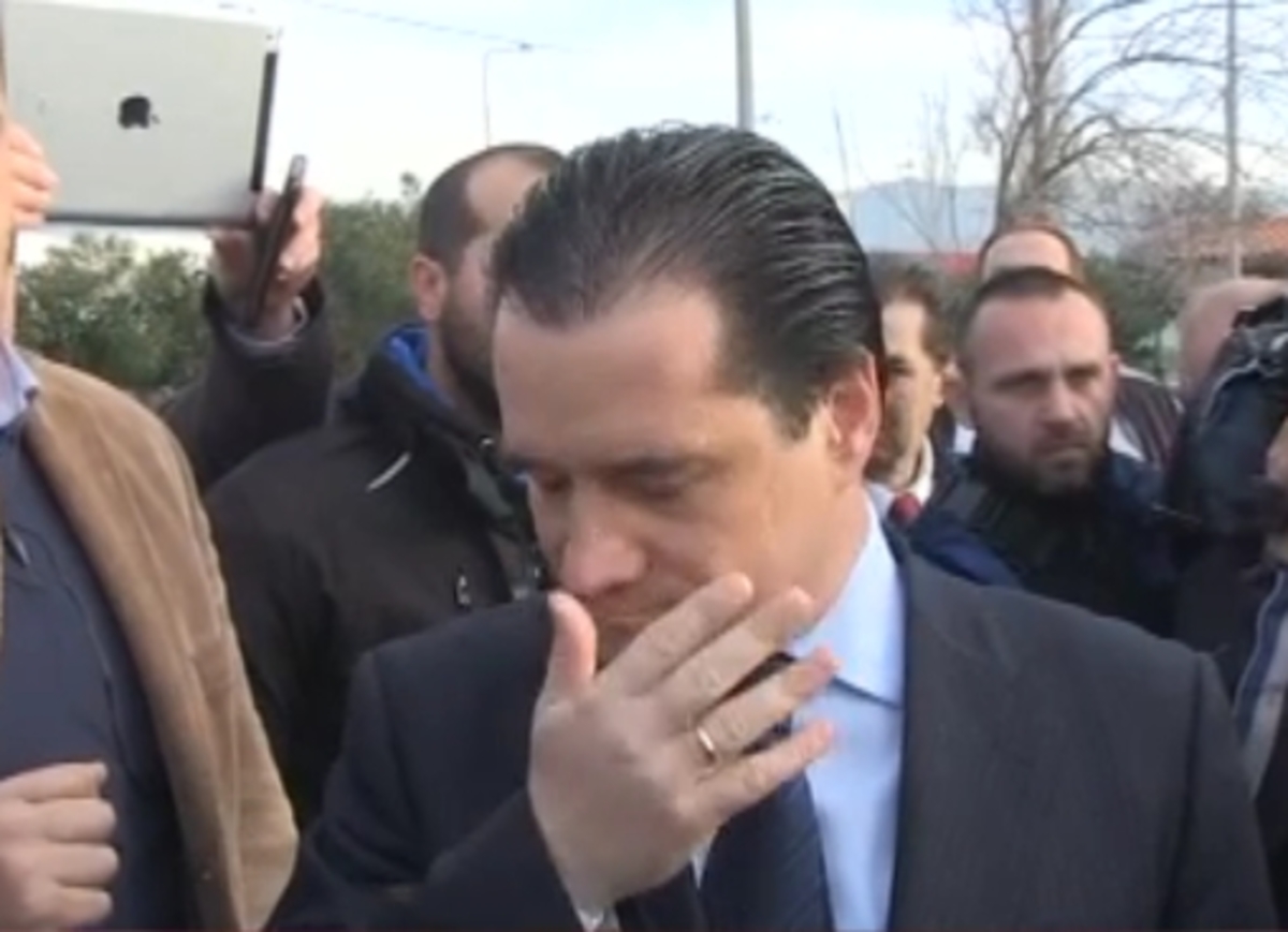 Οι φωνές κατά Άδωνι στο Θριάσιο! Καυτή υποδοχή από τους εργαζόμενους