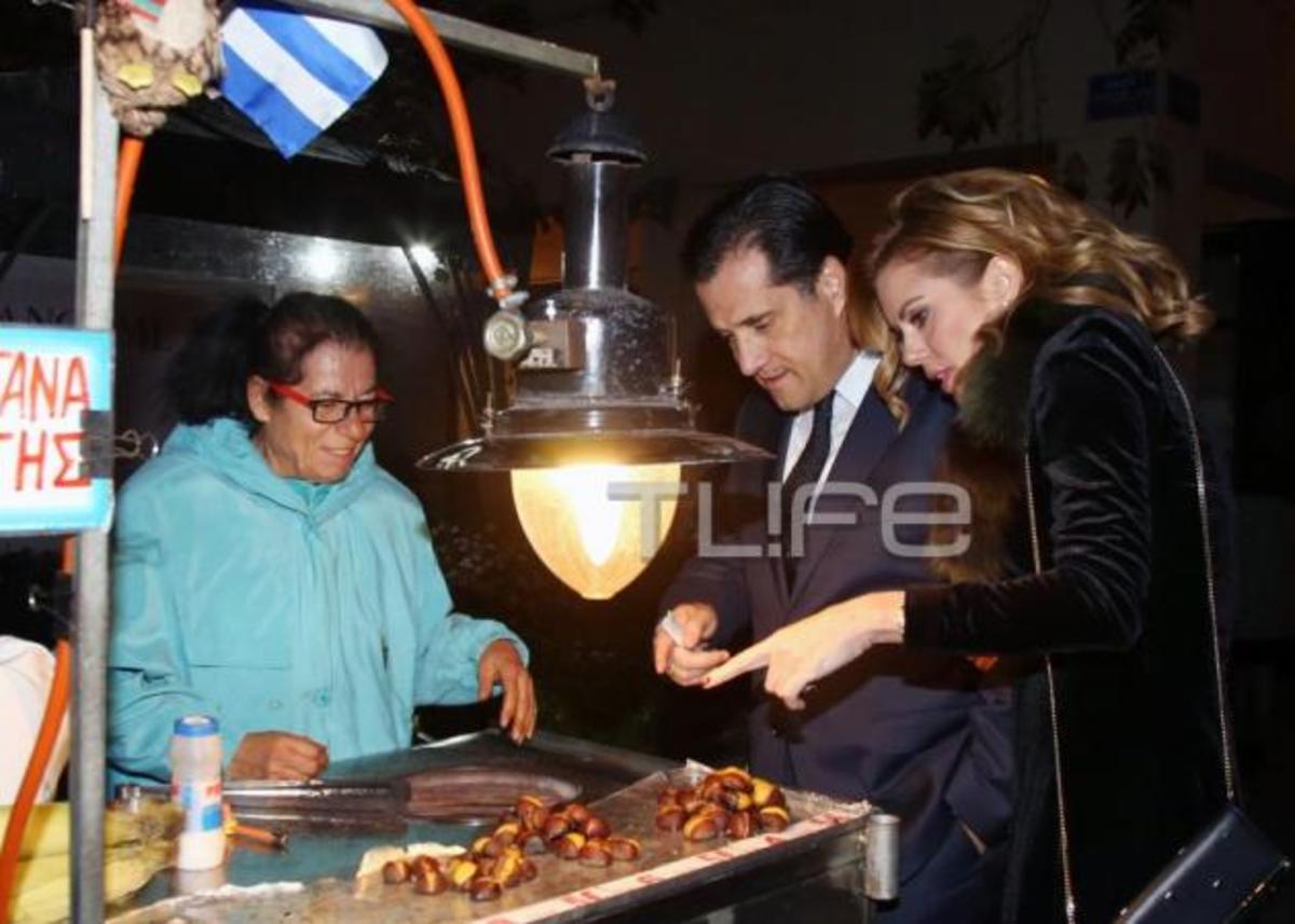 Δείτε τον Άδωνι Γεωργιάδη και την Ευγενία Μανωλίδου να αγοράζουν κάστανα στη Βουκουρεστίου! [pics]