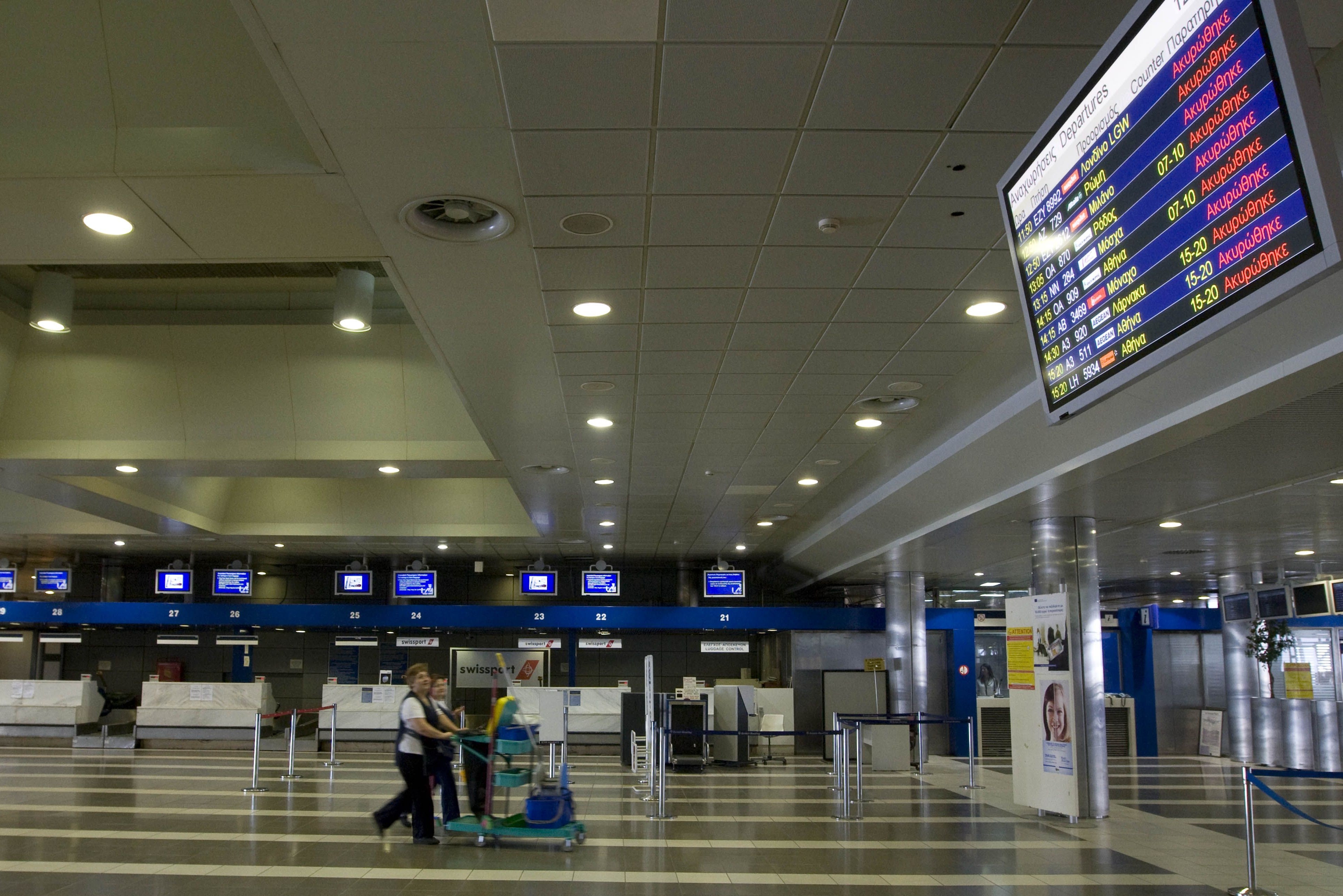 Λιγότεροι Ελληνες ταξίδεψαν τις γιορτές