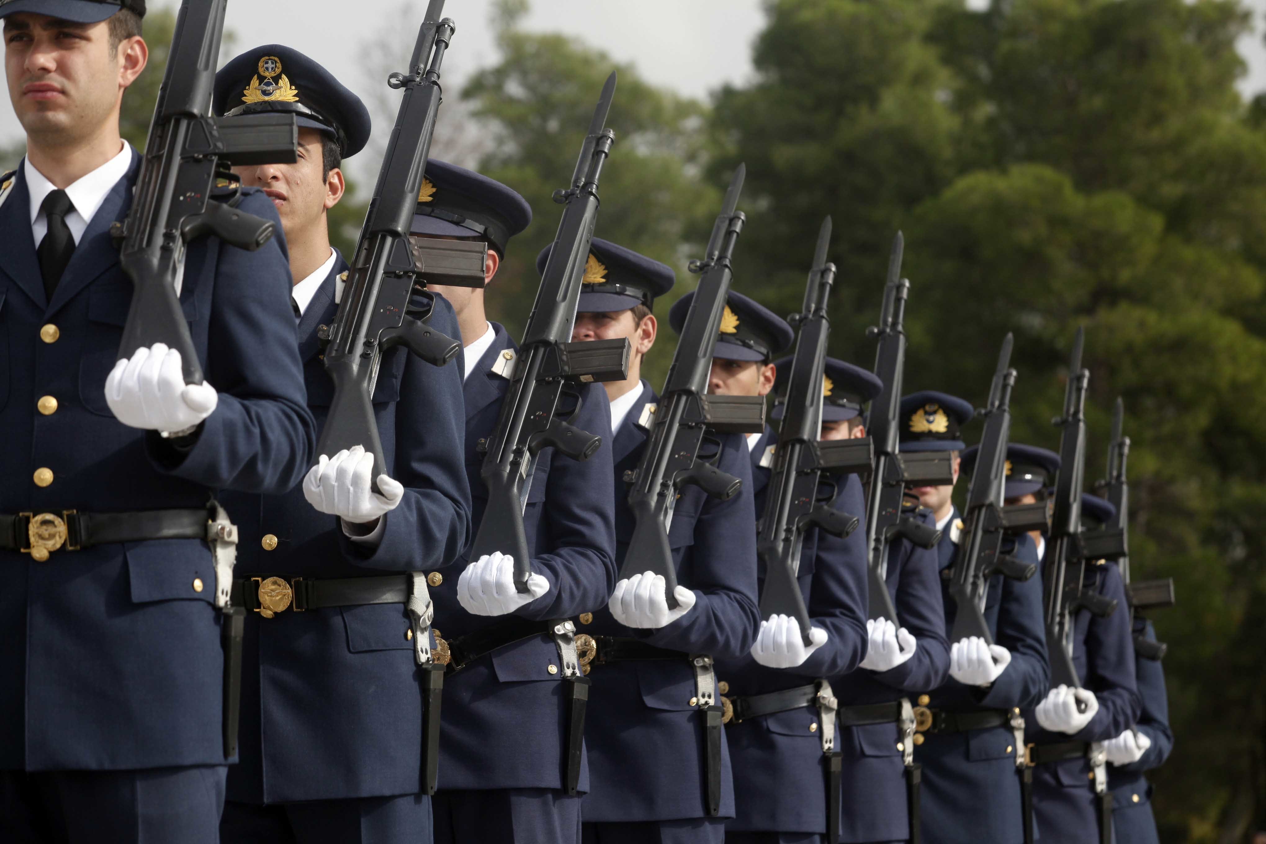 Πάνω από 45% η “χασούρα” για τους στρατιωτικούς! Πίνακας που δείχνει ότι είναι οι πιο αδικημένοι
