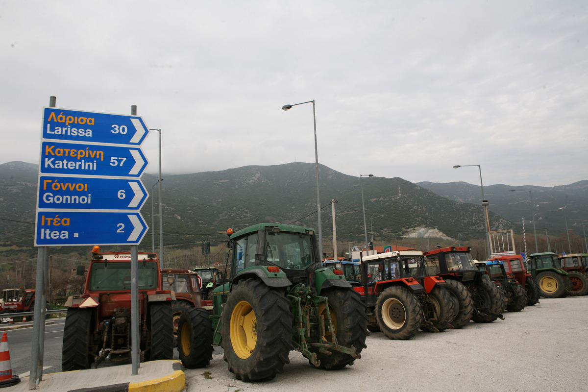 Αγρότες: Στα μπλόκα με το βλέμμα στη συνάντηση με τον πρωθυπουργό