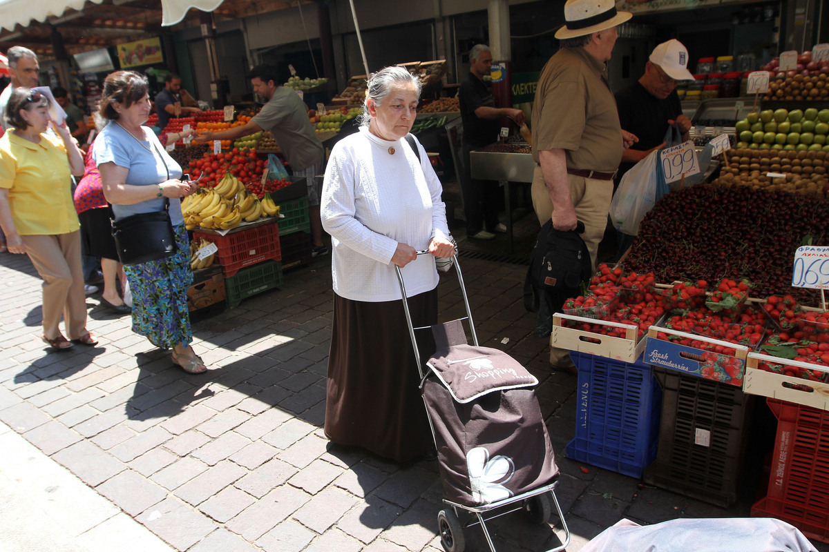 Αγοράζουν ακριβά πράγματα οι Έλληνες για να γλιτώσουν ένα πιθανό κούρεμα