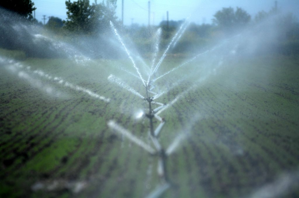 Στο τραπέζι της διακομματικής τα αγροτεμάχια