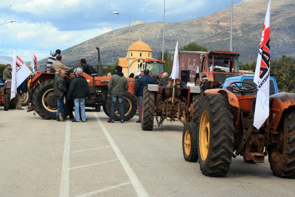 Κλιμακώνουν τις κινητοποιήσεις οι αγρότες – Θα κλείνουν κάθε μέρα για μία ώρα τους δρόμους – Ζητούν συνάντηση με Σαμαρά