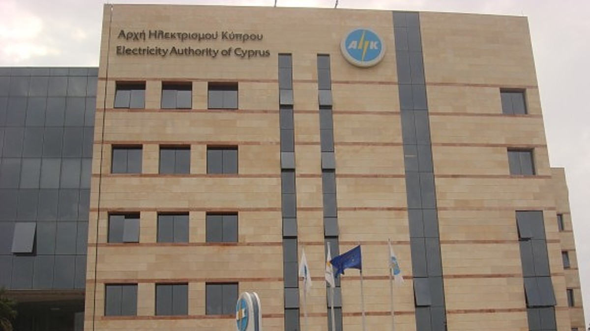 NewsIt Κύπρου: Tέλος στο θρίλερ, βρήκε τα λεφτά η Κυβέρνηση