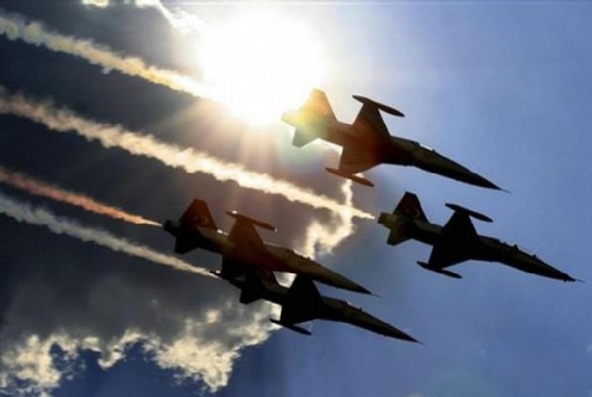 Τουρκικά μαχητικά αεροσκάφη βομβάρδισαν θέσεις μαχητών του ΡΚΚ στο Ιράκ