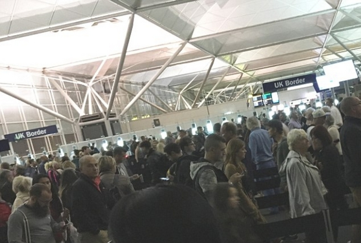 Χάος στο αεροδρόμιο Stansted! Ουρά 5.000 ανθρώπων [vid]