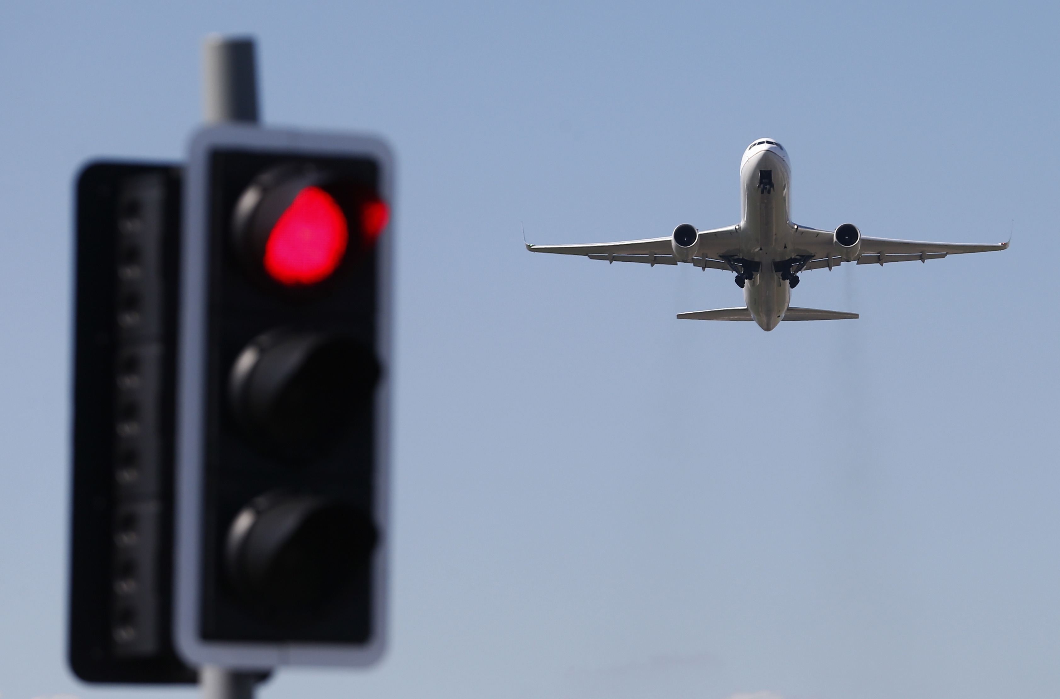 Ύποπτο αντικείμενο στο αεροδρόμιο του Λούτον προκάλεσε χάος στις πτήσεις