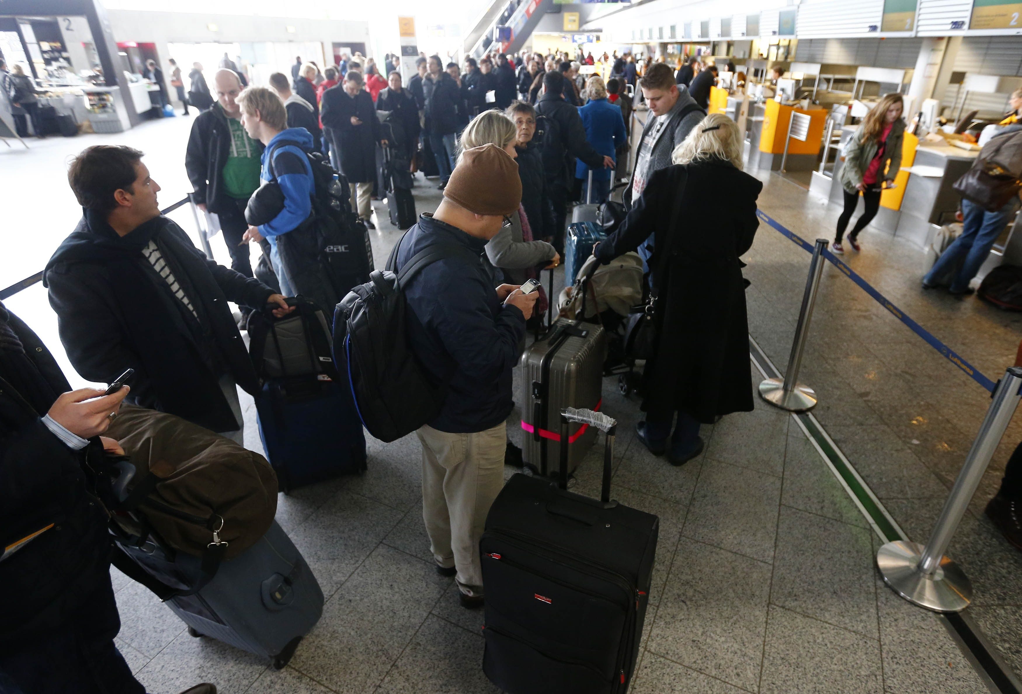 Χάος σε γερμανικά αεροδρόμια λόγω απεργιών
