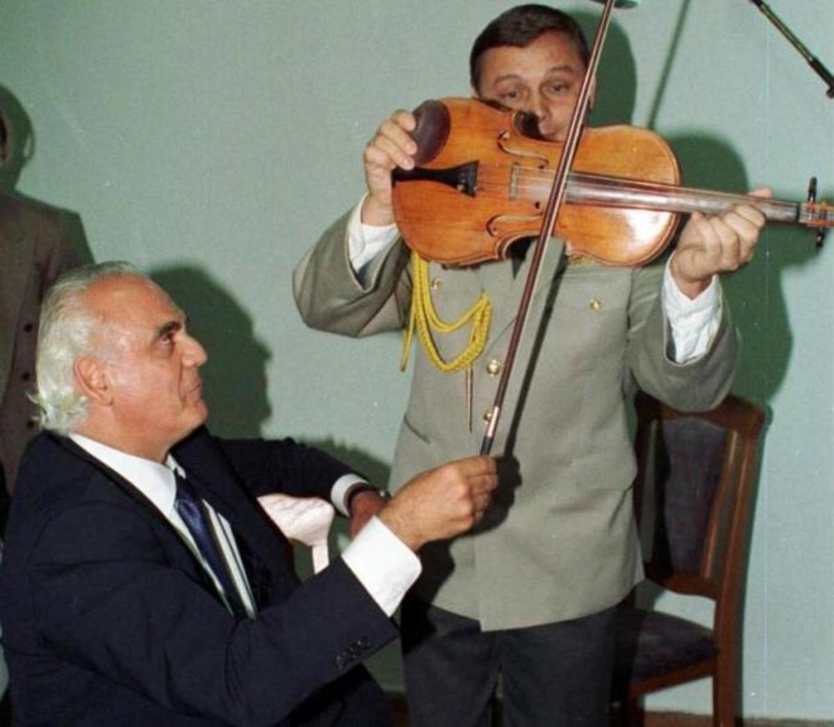 Έχει στοιχεία ο Άκης ή θα συνεχίσει το βιολί του – Αρχίζει η δίκη