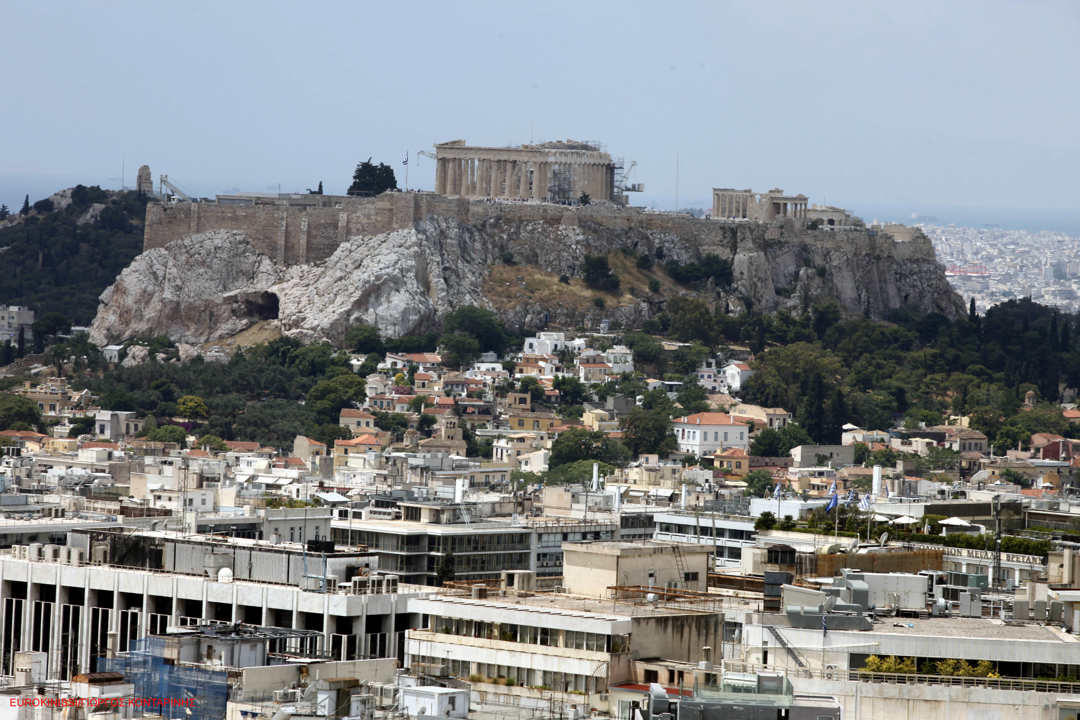 Συνεχίζουν την κατηφόρα οι τιμές των ακινήτων εκτιμά η ΤτΕ