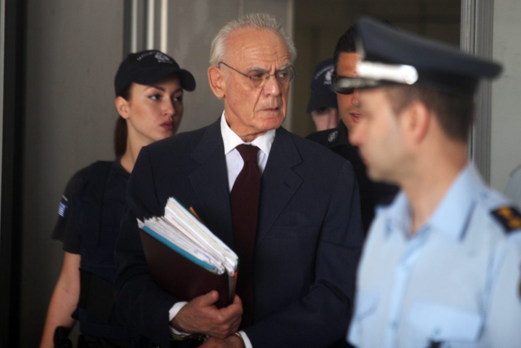 Αποκαλυπτικοί διάλογοι στη δίκη του Άκη Τσοχατζόπουλου – Καταζητούνται πρώην κύπριος υπουργός και ο γιος του για τις μίζες