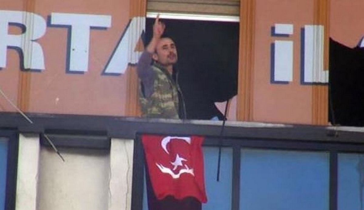 Συνέλαβαν τους 2 ενόπλους που εισέβαλαν σε γραφείο του κυβερνώντος κόμματος στην Κωνσταντινούπολη (ΒΙΝΤΕΟ)