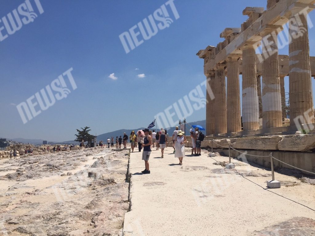 Ακρόπολη: Να γιατί τρελαίνονται οι τουρίστες – VIDEO