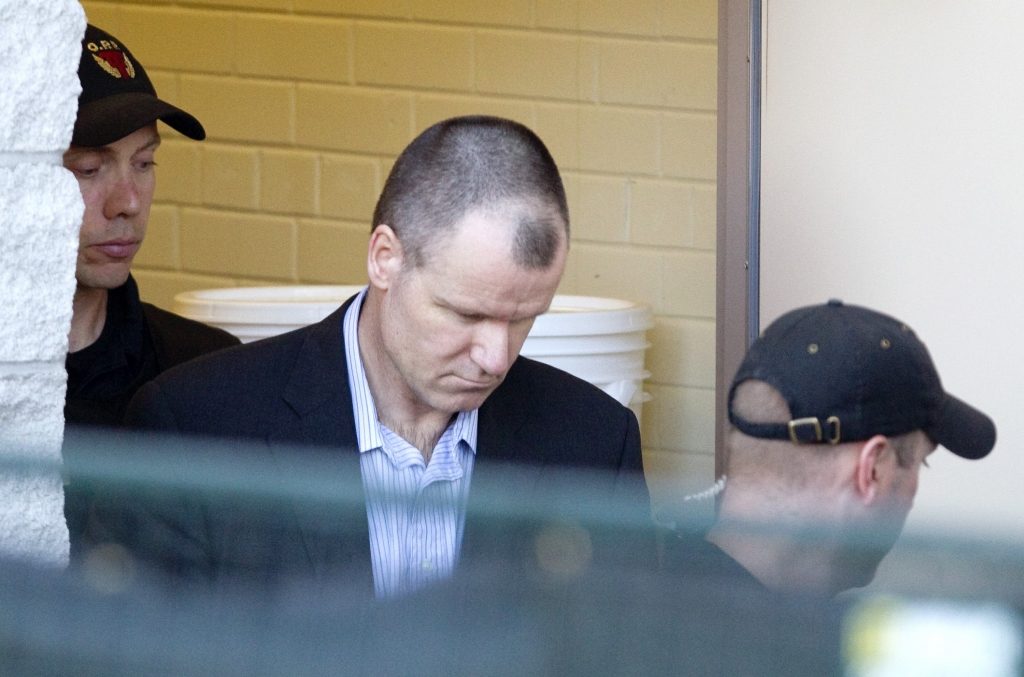 O 47χρονος βρετανός πιλότος Ράσελ Γουίλιαµς βγαίνει από το δικαστήριο. ΦΩΤΟ REUTERS