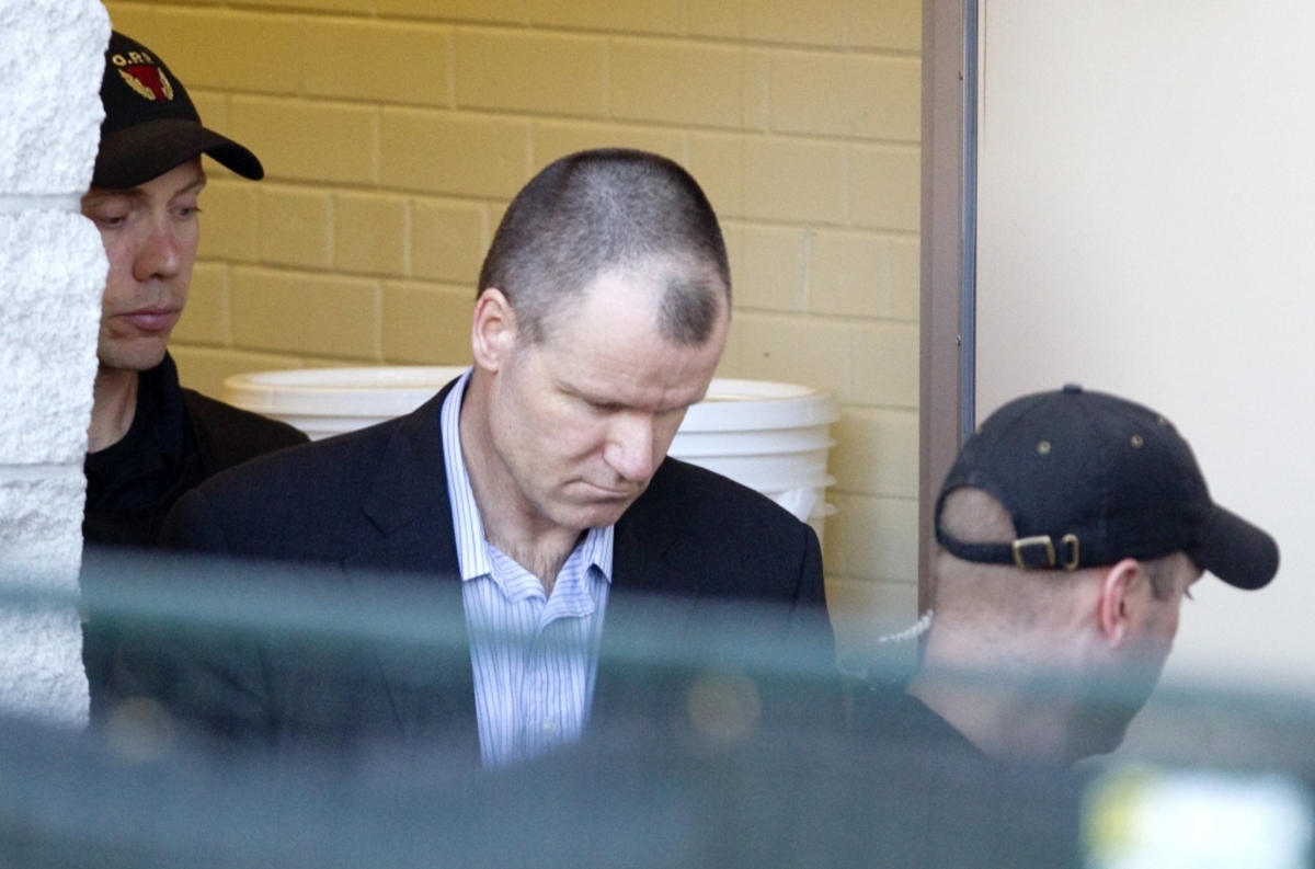 O 47χρονος βρετανός πιλότος Ράσελ Γουίλιαµς βγαίνει από το δικαστήριο. ΦΩΤΟ REUTERS