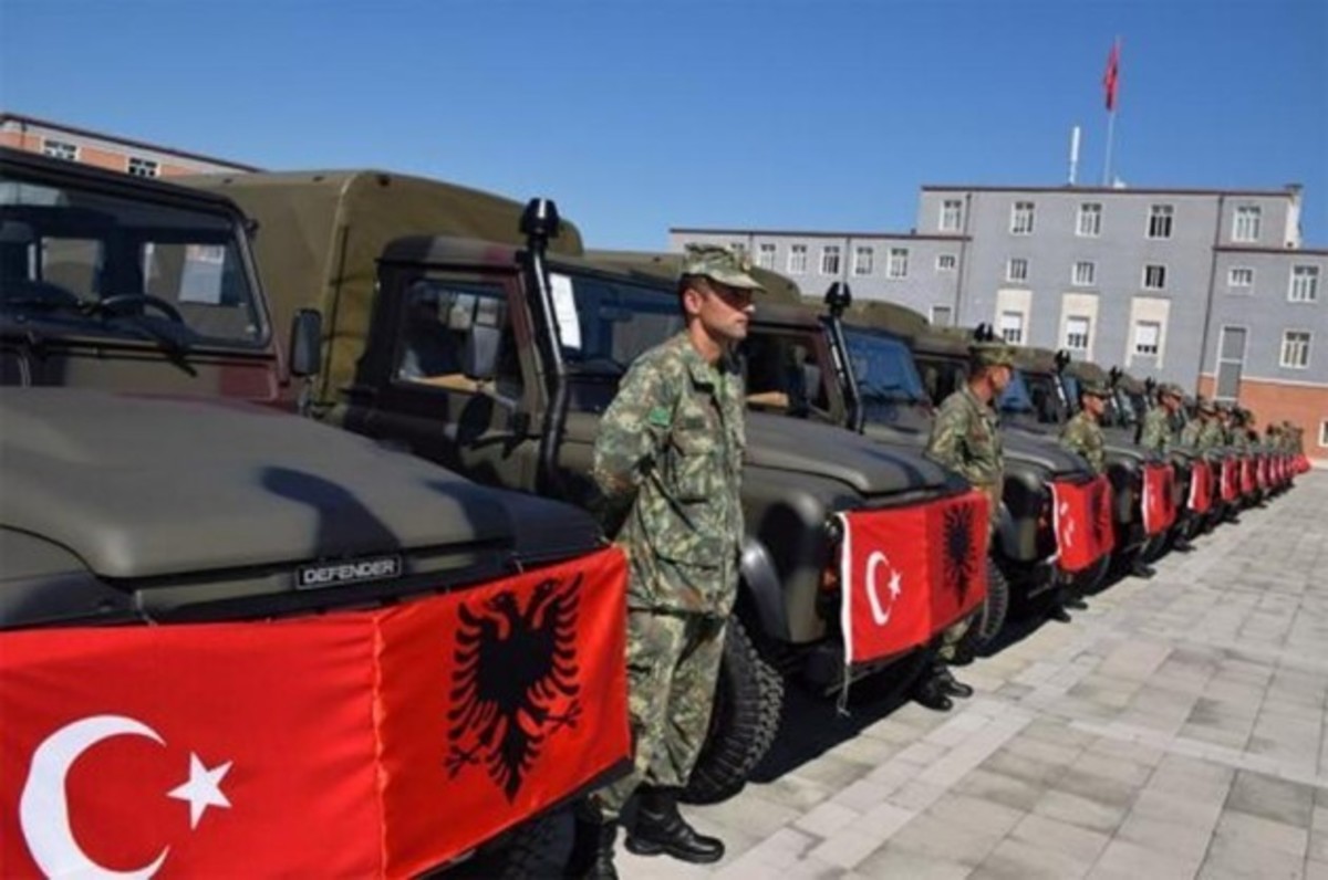 Η Τουρκία δίνει στρατιωτική βοήθεια στην Αλβανία