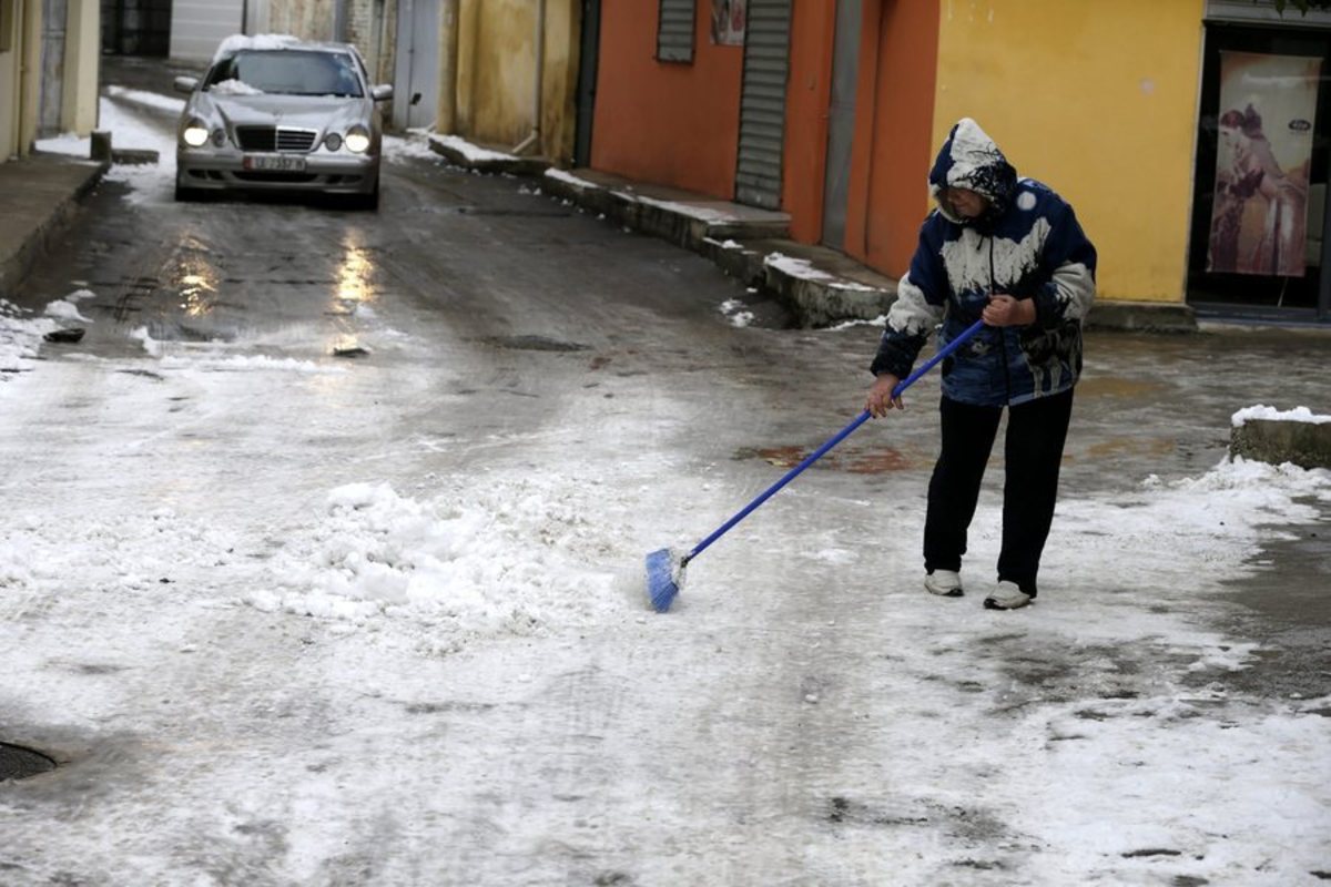 Κακοκαιρία: Δέκα οι νεκροί από το κρύο στην Αλβανία