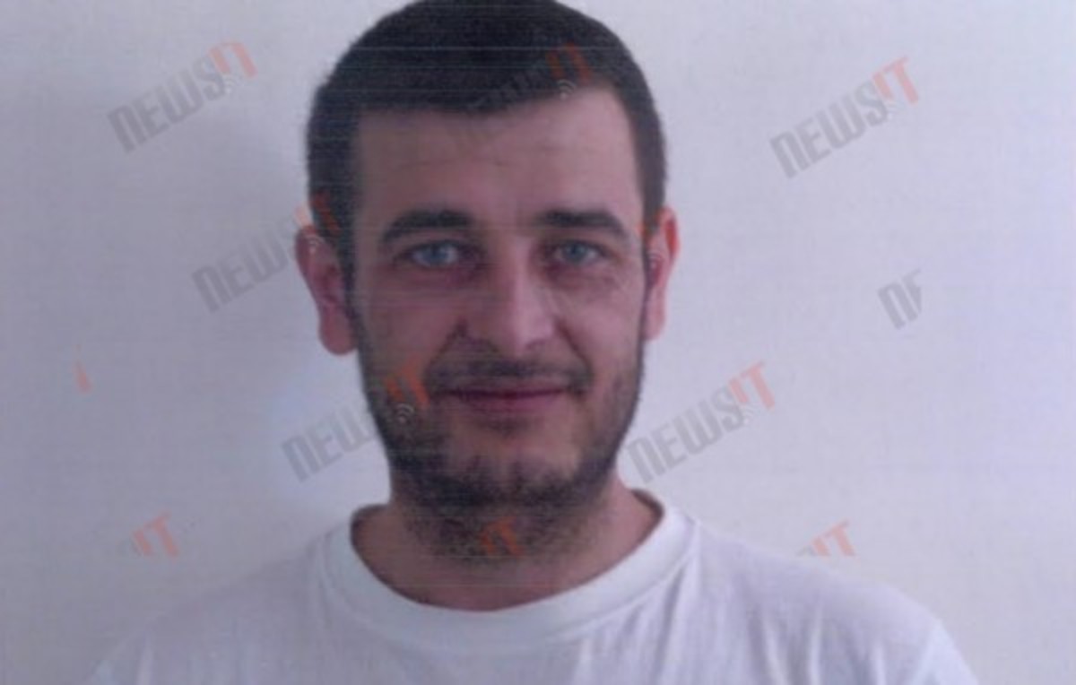 O μανιακός με το καλάσνικοφ στο Μικρολίμανο – Η φωτογραφία και τα στοιχεία του – Επικίνδυνος και έτοιμος να σκοτώσει, λέει η αστυνομία