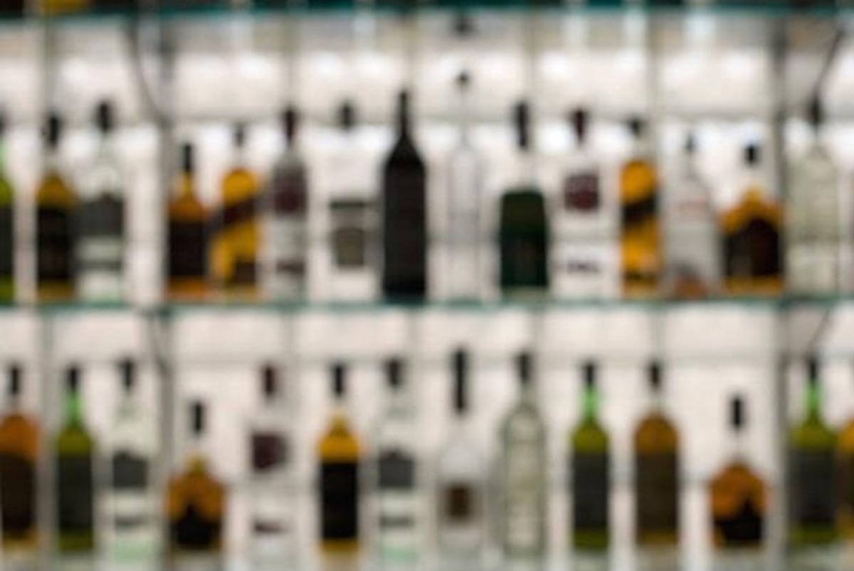 Έλεγχοι του ΣΔΟΕ σε παράνομες εγκαταστάσεις εμφιάλωσης ποτών