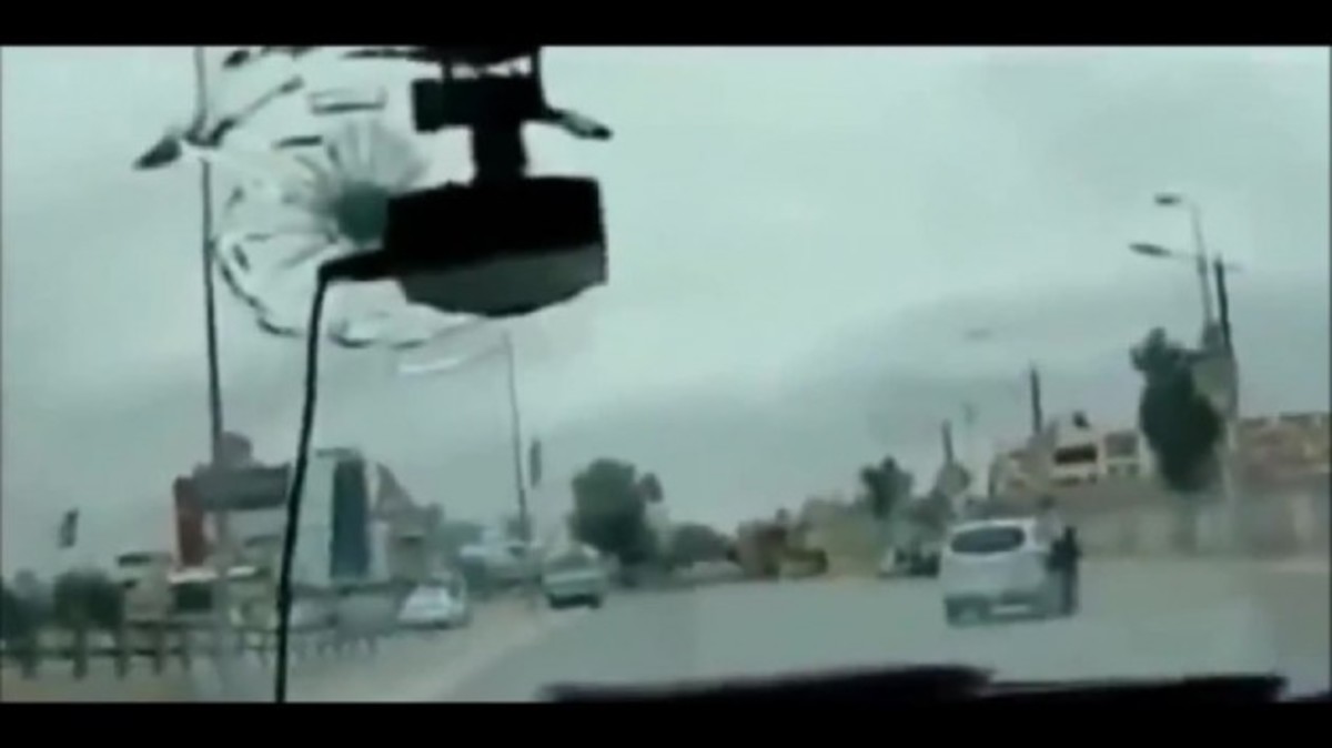 Αλεξίσφαιρο παρμπρίζ σώζει Κούρδο μαχητή! ΒΙΝΤΕΟ