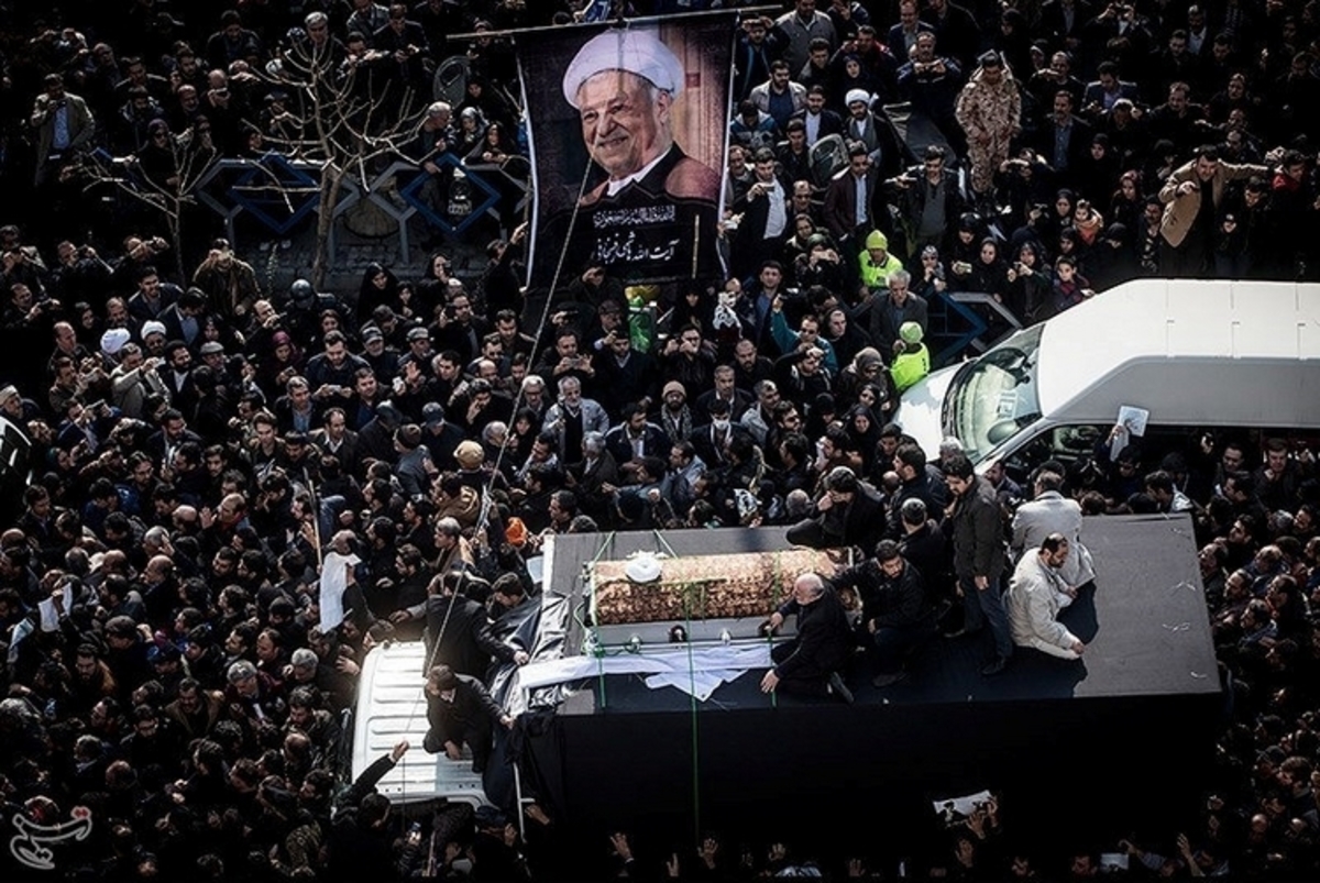 Εκατομμύρια άνθρωποι στην κηδεία του πρώην προέδρου του Ιράν