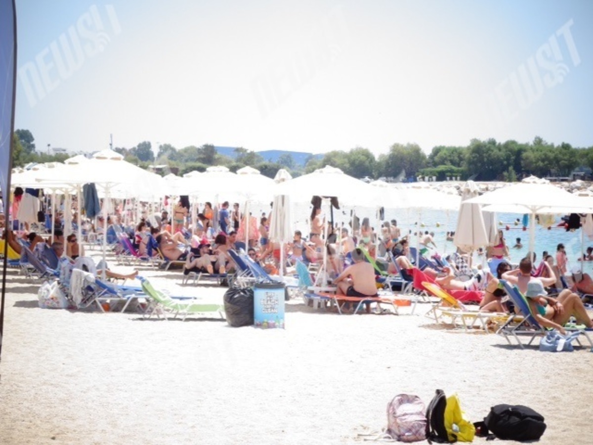 Οι τράπεζες κλειστές…οι παραλίες γεμάτες! Χαμός από κόσμο στον Άλιμο – ΦΩΤΟ