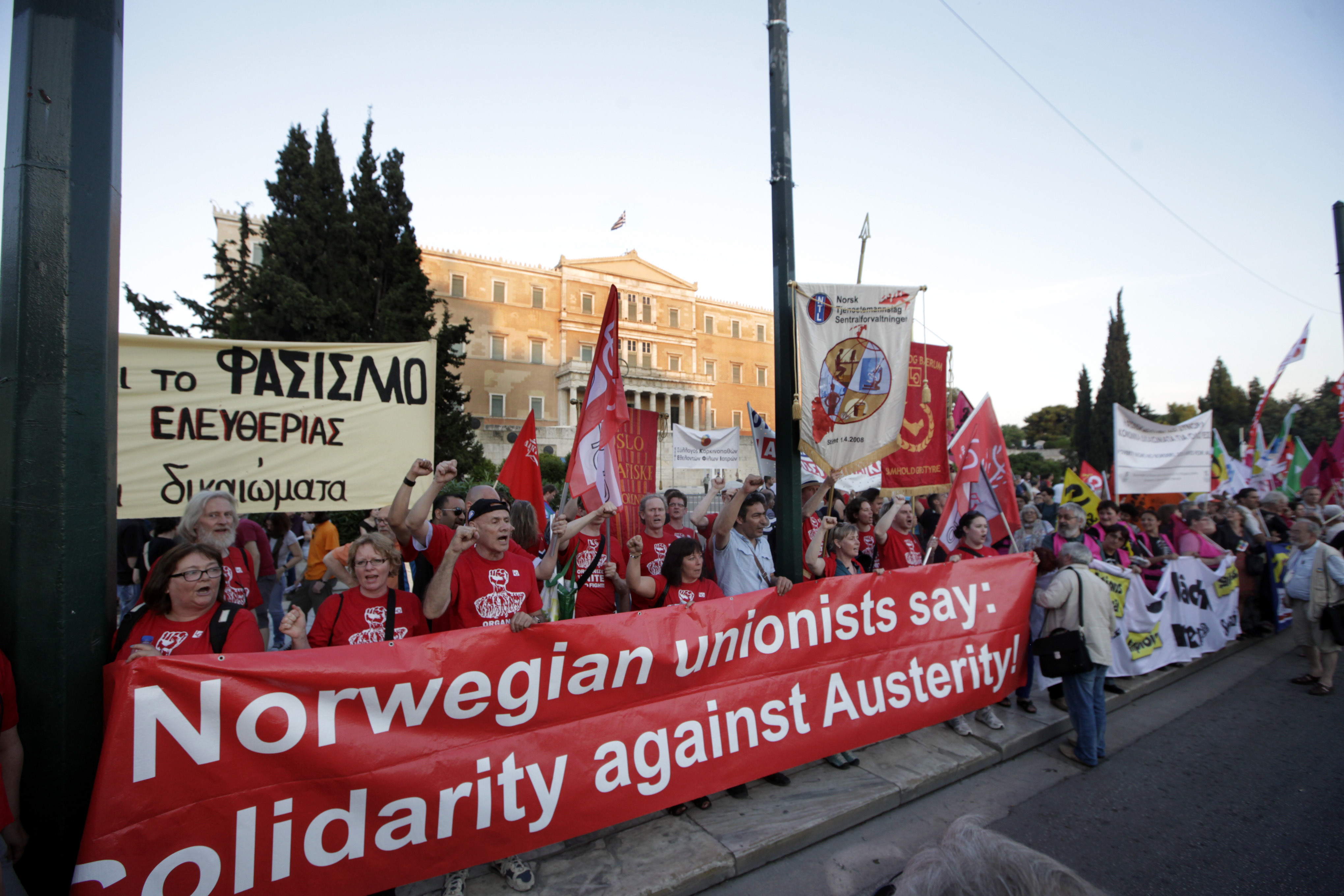 Πορεία κατά της λιτότητας έκανε το πανευρωπαϊκό κίνημα Alter Summit στην Αθήνα  – ΦΩΤΟ