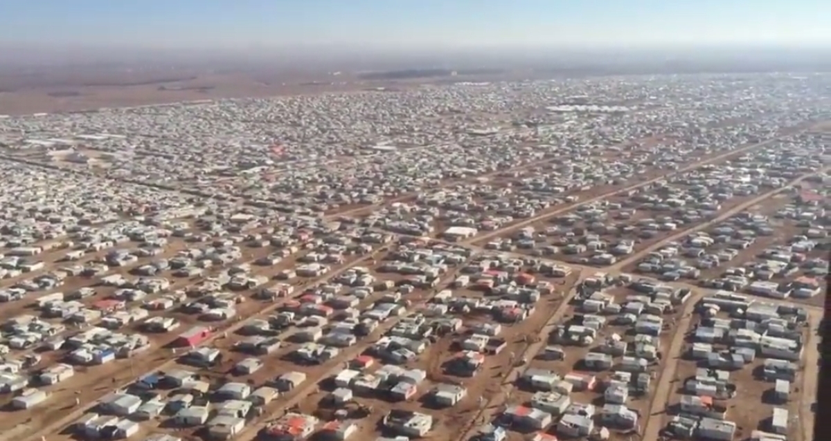 Ο καταυλισμός των 100 οικογενειών που έγινε σπίτι για 80.000 πρόσφυγες από τη Συρία