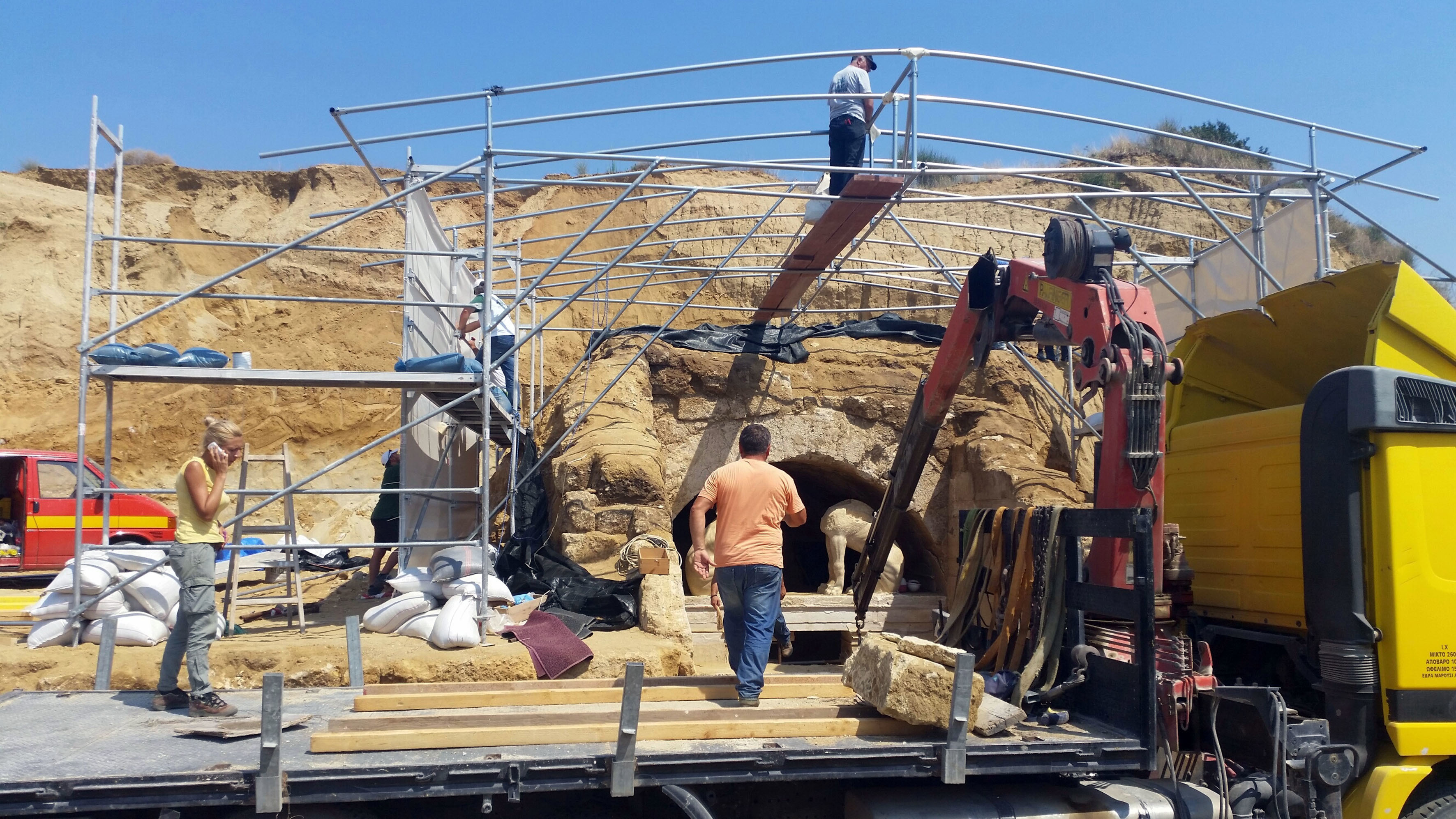 Αμφίπολη: “Ακτινογραφία” στον τάφο! – Τι ψάχνουν και που οι αρχαιολόγοι – Υπάρχει και συνέχεια στο Μνημείο;